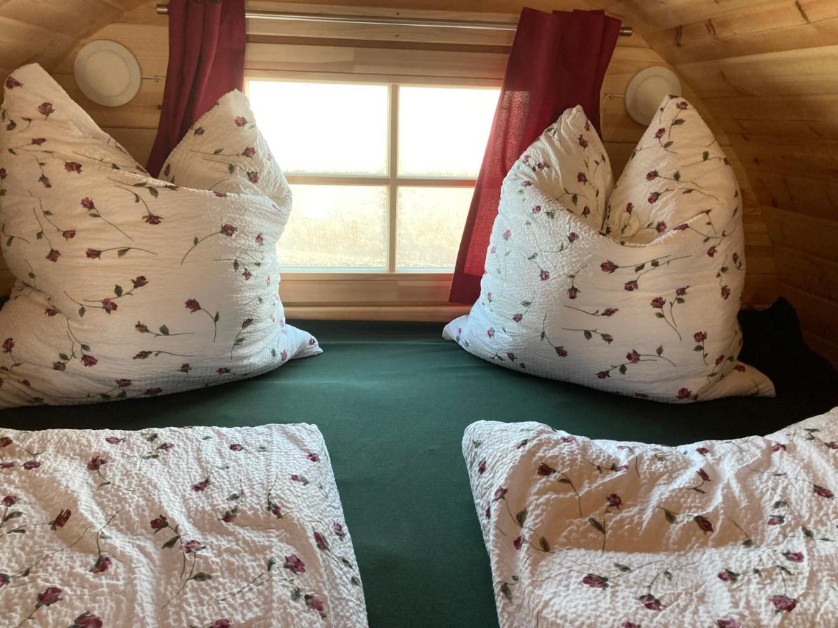 Schlaffaesser Auf Dem Kruegele Hof Camping *